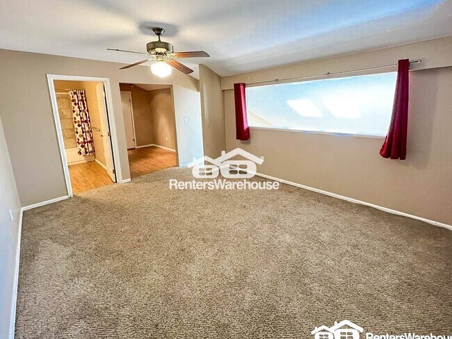 Building Photo - 12093 W Cross Dr