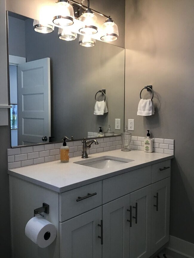 Building Photo - FOR RENT - All Inclusive Owner pays utilities - Furnished 3 bed, 2 bath NorthWest Crossing Townhome