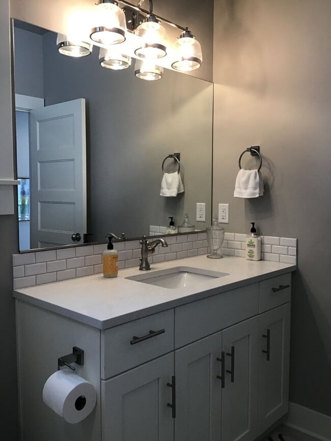 Building Photo - FOR RENT - Furnished 3 bed, 2 bath NorthWest Crossing Modern Townhome