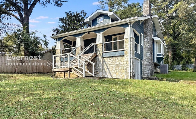 Building Photo - 217 N Sweetbriar Ave