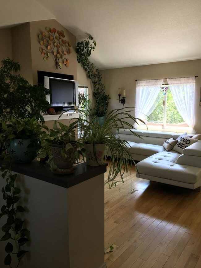 Building Photo - Adorable 2 bed/2 bath home in Southwest Longmont!