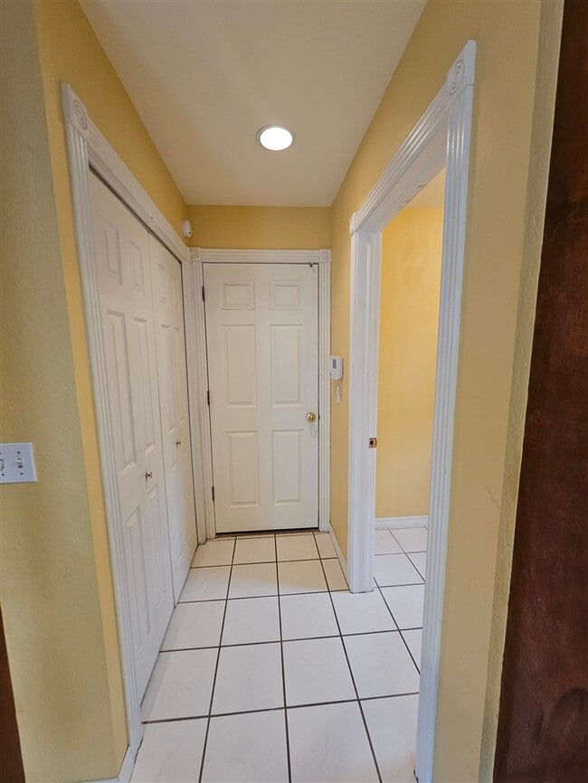 Building Photo - 6605 NW Willow Tree Cir