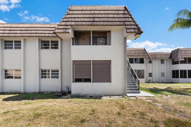 Building Photo - 8406 W Sample Rd