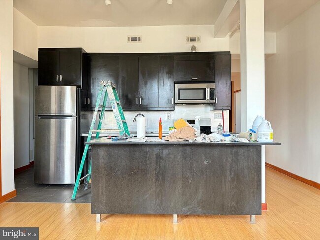 Building Photo - 1301 Vine St