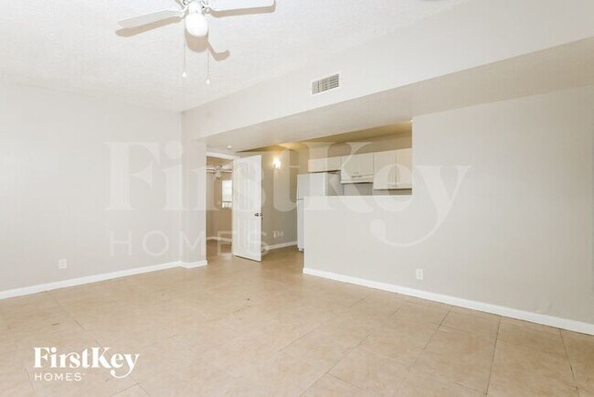 Building Photo - 3196 N Seacrest Blvd