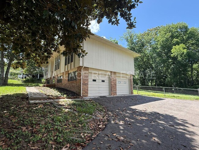Building Photo - 4 BEDROOM HOUSE IN KINGS GATE SUBDIVISION ...