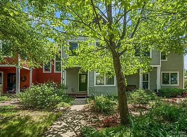 Building Photo - 424 Little Lake Dr