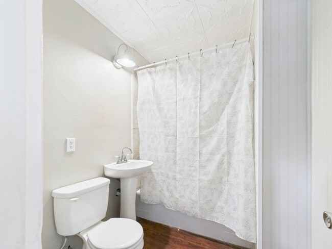 Building Photo - Harper TX Rental