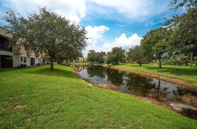 Building Photo - 4151 Oak Terrace Dr