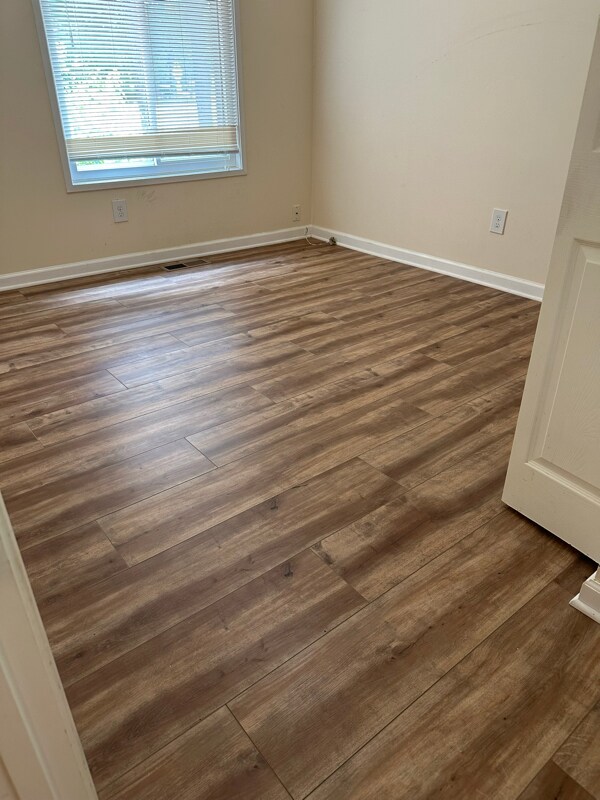 Building Photo - 2837 Cambridge Dr