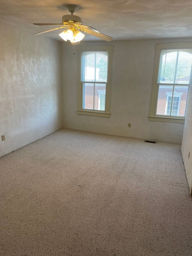 Building Photo - Duplex