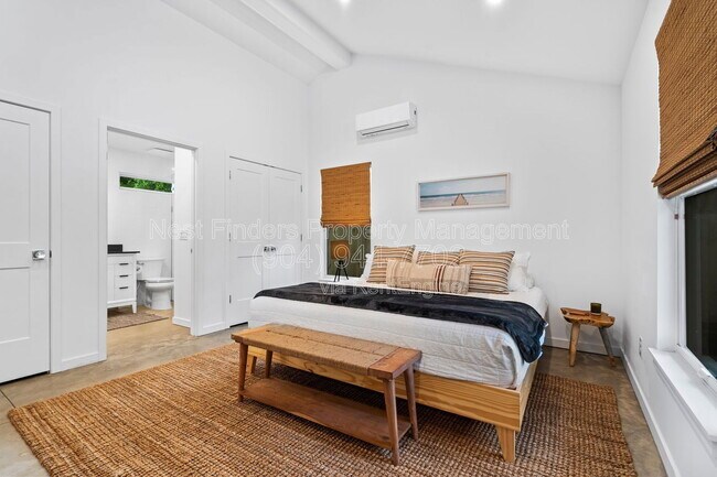 Building Photo - 581 Hazel St