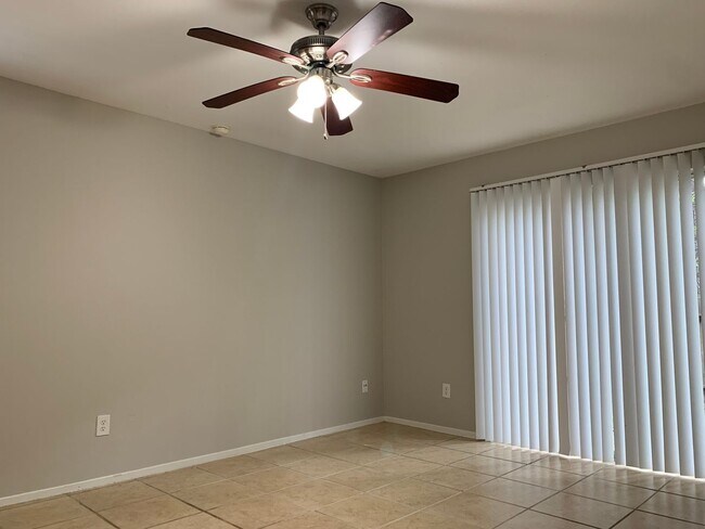 Building Photo - Great Floor Plan