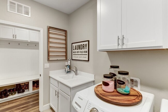 Building Photo - Beautiful 4-Bedroom, 3-Bath Home on a Quiet Cul-de-Sac in Woodland