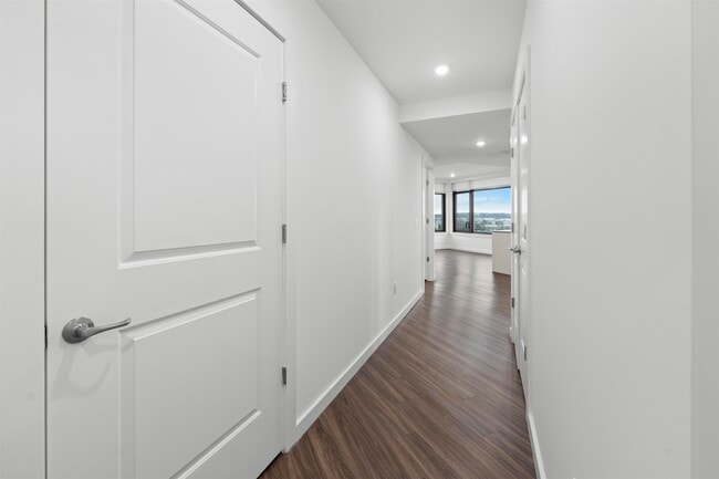 Building Photo - 957 Broadway