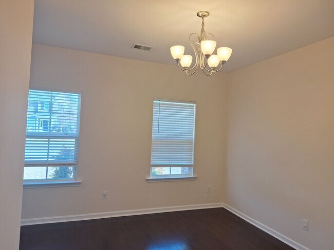 Building Photo - ***HURRY, MOVE IN SPECIAL****Superb Home Located in the Catawba Hills Neighborhood!