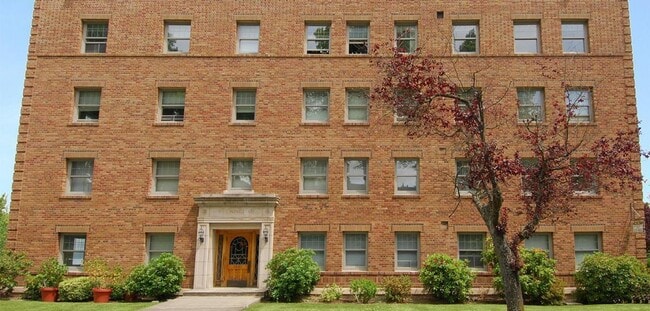 Building Photo - Buckingham Apartments