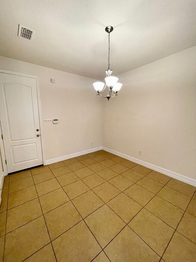 Building Photo - 10132 Eagle Creek Center Blvd