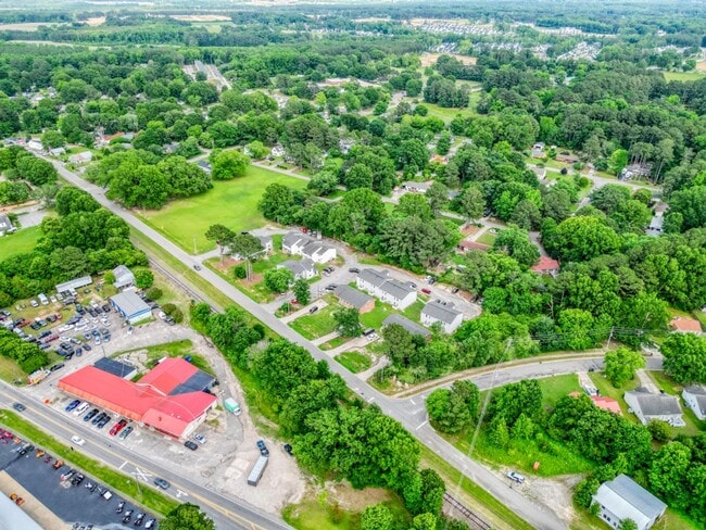 Building Photo - 357 Railroad St