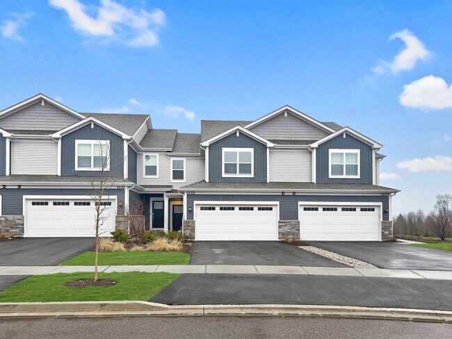 Building Photo - 1135 White Oak Cir