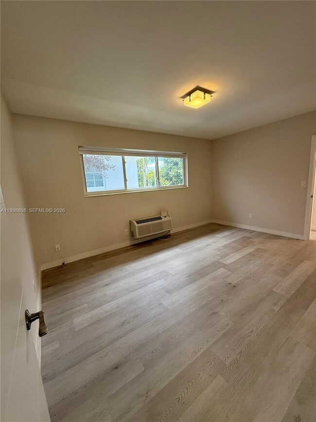 Building Photo - 1525 Michigan Ave