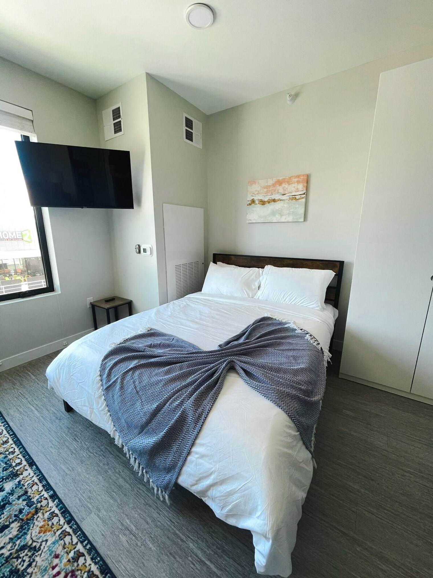 Building Photo - 2530 University Ave