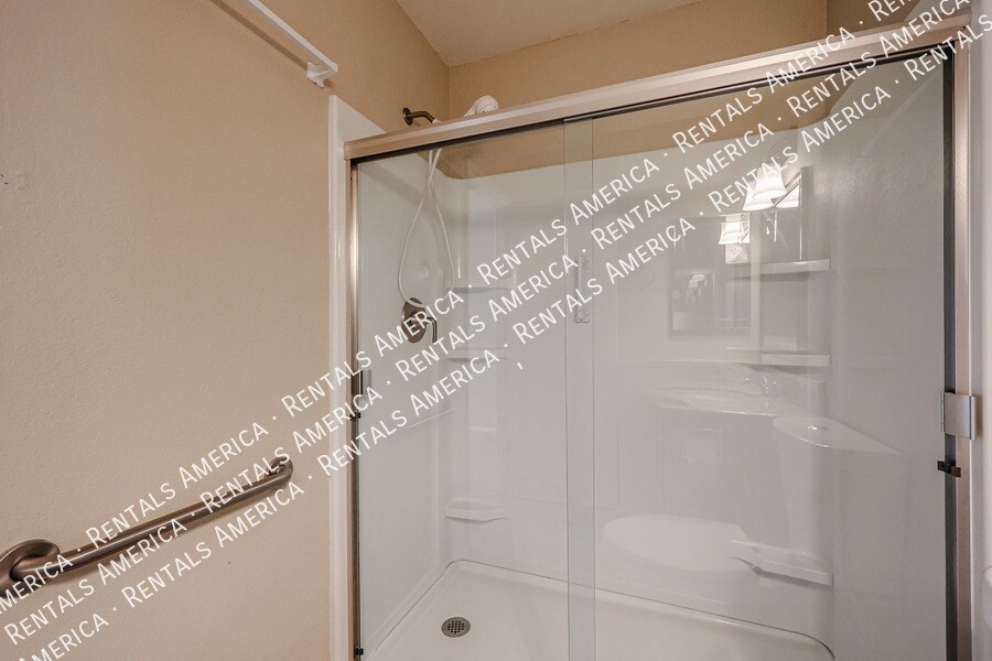 Building Photo - 10815 W Northern Ave