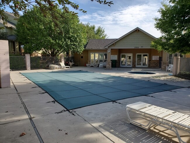 Building Photo - Spacious 3 bed, 3.5 bath condo in Rigden F...