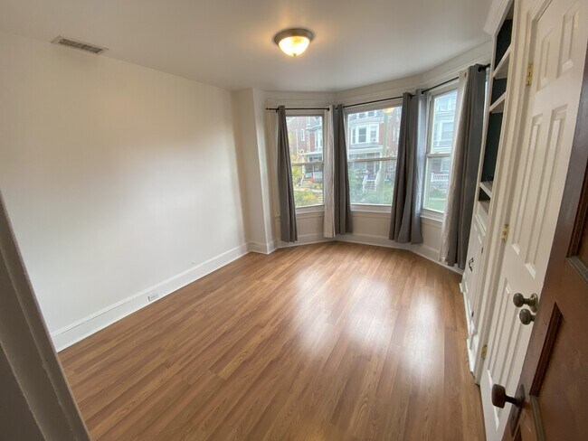 Building Photo - 320 Lyceum Ave