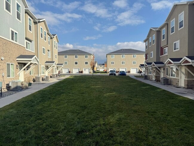 Building Photo - 98 E 670 N St