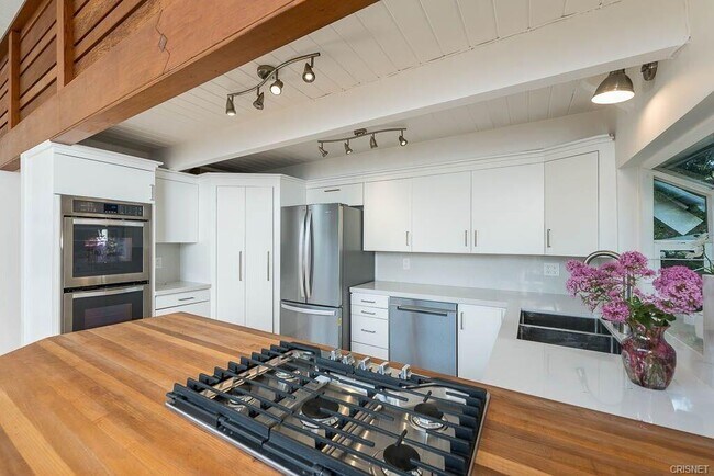 Building Photo - 21670 Encina Rd