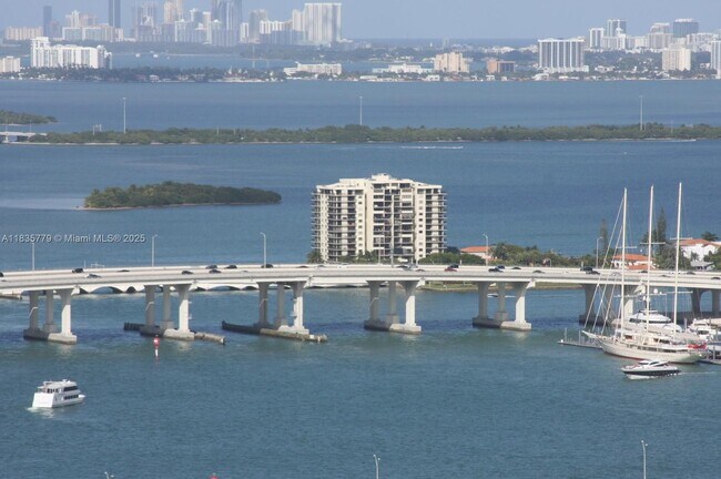 Primary Photo - 300 S Biscayne Blvd
