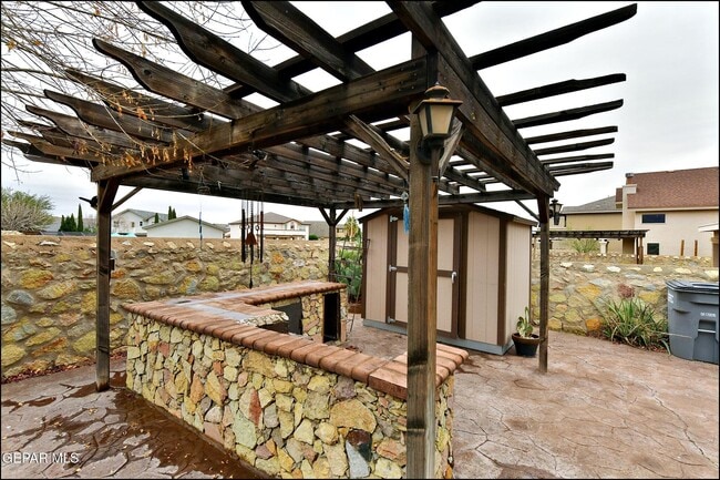 Building Photo - 5005 Moon Ranch Ln