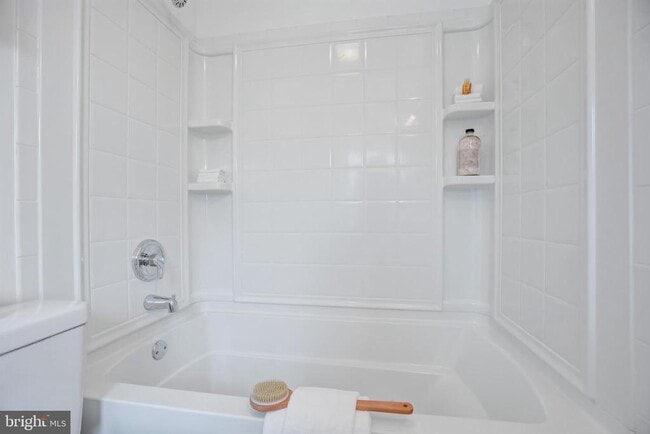 Building Photo - 1437 Duke St