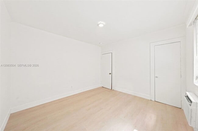 Building Photo - 119 NE 56th St