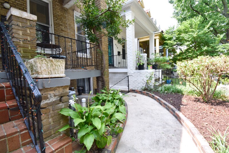 Building Photo - 620 Princeton Pl NW