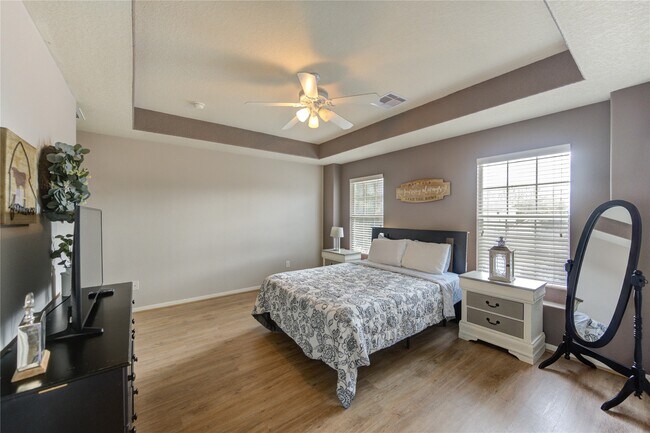 Building Photo - 2351 Urban Forest Ct