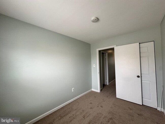 Building Photo - 14781 London Ln