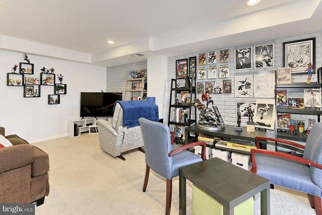 Building Photo - 8492 Laurel Oak Dr