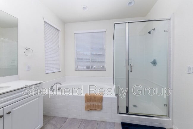 Building Photo - 28468 Sunflower St
