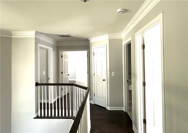 Building Photo - 2020 Bentwood Ct