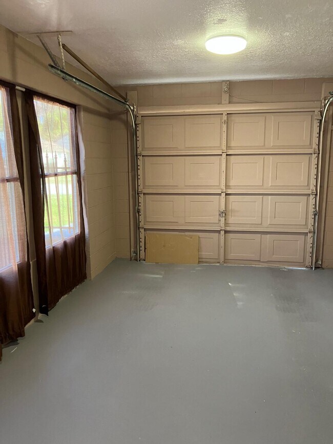 Building Photo - 846 Grenadier Dr