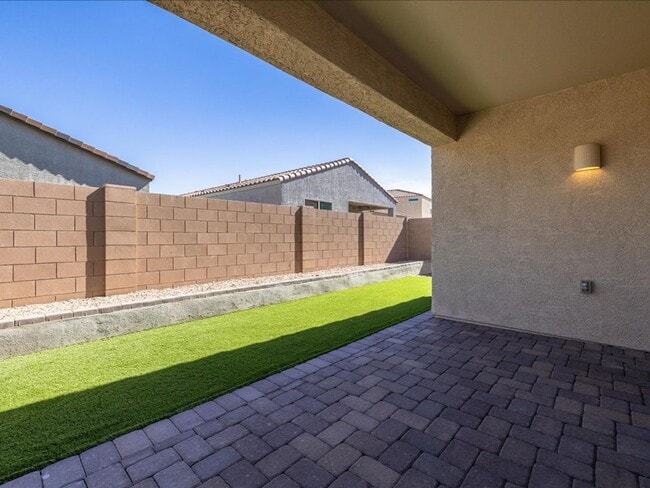 Building Photo - Modern Comfort Meets Community Living – 3 Bed, 2 Bath Beauty with Resort-Style Amenities!