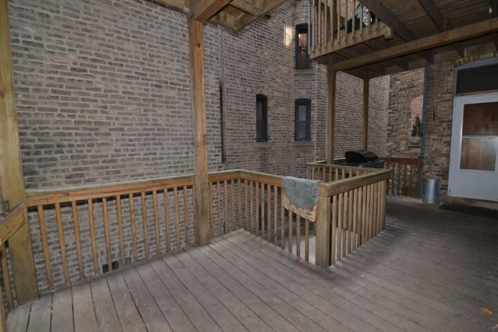 Building Photo - 917W W Waveland Ave