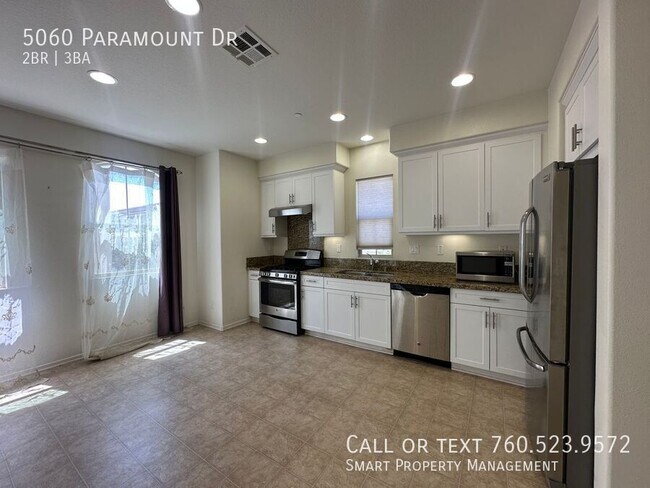 Building Photo - 5060 Paramount Dr