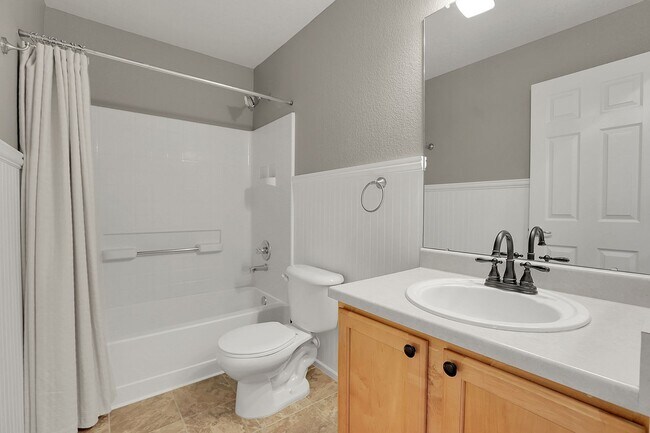 Building Photo - Central Park HOUSE for rent! 2 BLOCKS TO STANLEY MARKETPLACE