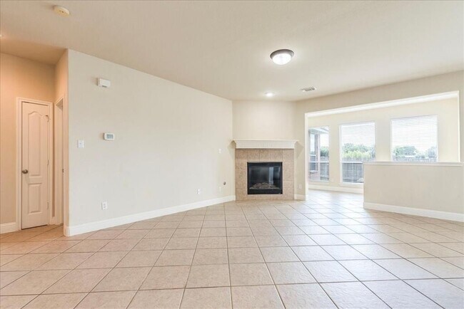 Building Photo - 3831 Aqua Ln