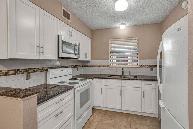 Building Photo - 104 Lakeview Terrace