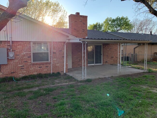 Building Photo - 2405 N Ricketts St