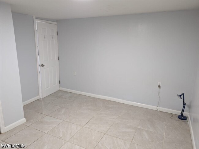 Building Photo - 111 E Palmetto Ln